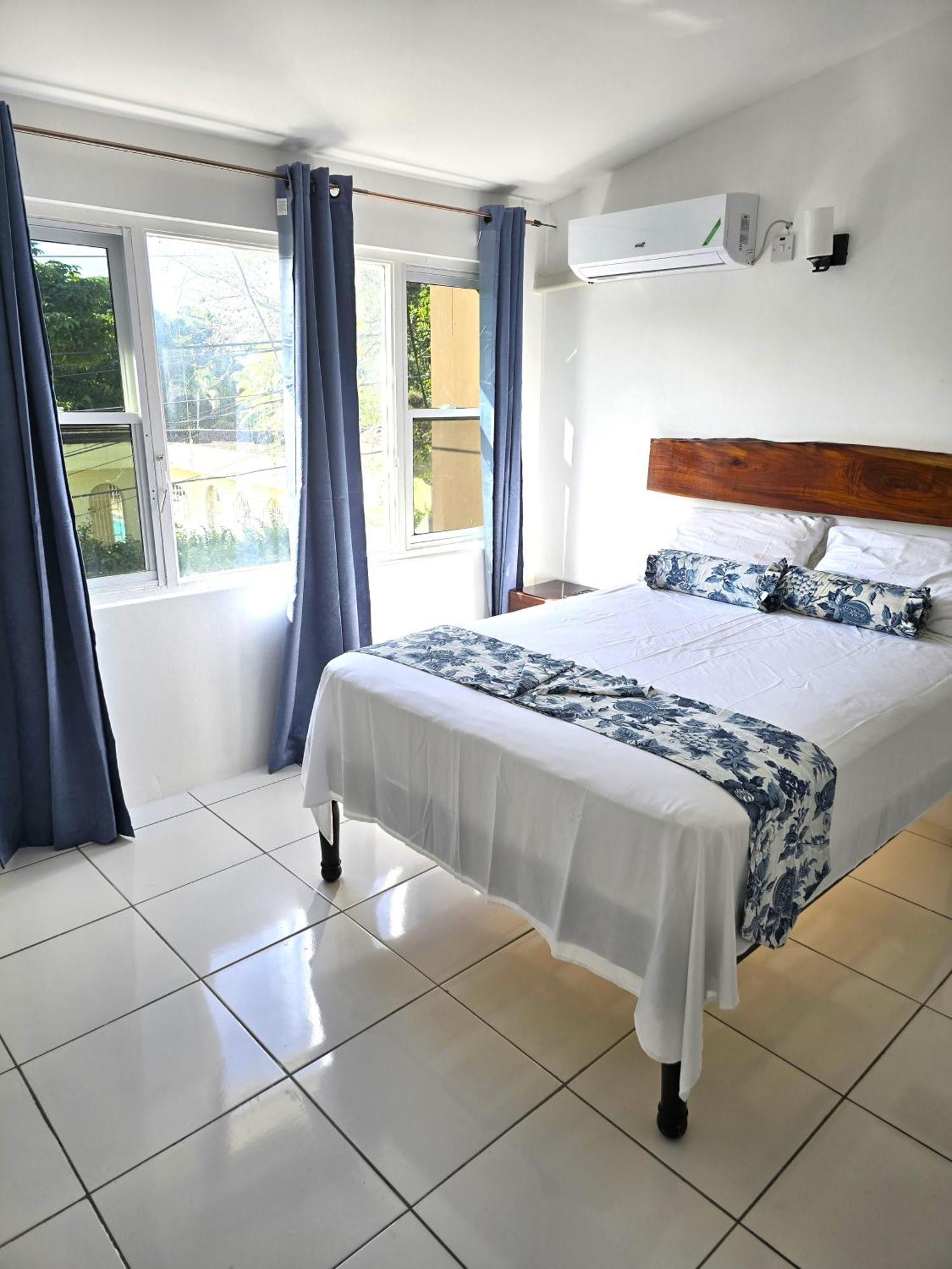 The Gardens Villa Kingston Dış mekan fotoğraf